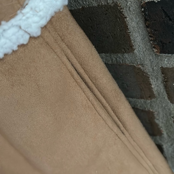 Maurice’s Brown Faux Suede Sherpa Trim Vest Womens Small - Picture 3 of 7